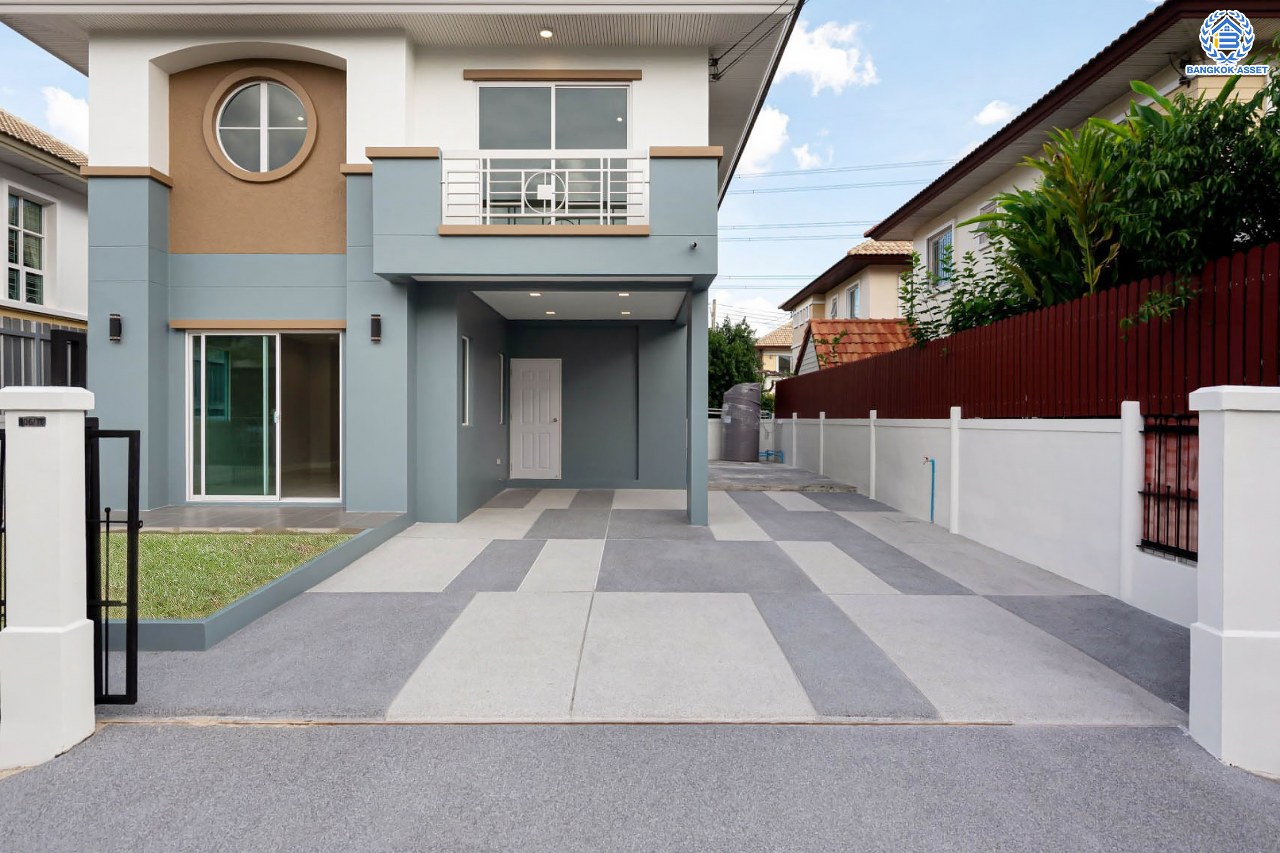 บ้านมือสองตกแต่งใหม่ ม.ชวนชื่น บรู๊คไซด์ ราชพฤกษ์-ติวานนท์ เนื้อที่ 53.6 ตร.ว. ฟังก์ชัน 3 ห้องนอน 2 ห้องน้ำ จอดรถได้ 1 คัน บรรยากาศเงียบสงบเป็นส่วนตัว สิ่งอำนวยความสะดวกมากมาย! บนทำเลศักยภาพ หน้าโครงการติดถนนใหญ่ ใกล้จุดขึ้นทางด่วน "ศรีสมาน"